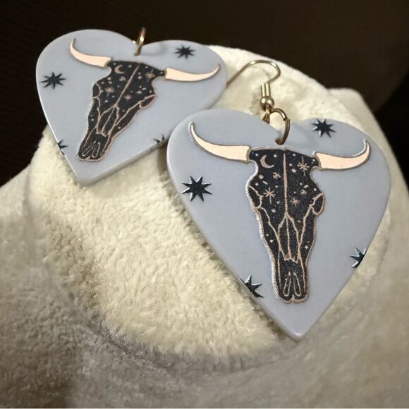 WESTERN HEART EARRINGS – LONGHORN SKULL & STAR DETAIL - Picture 3 of 17